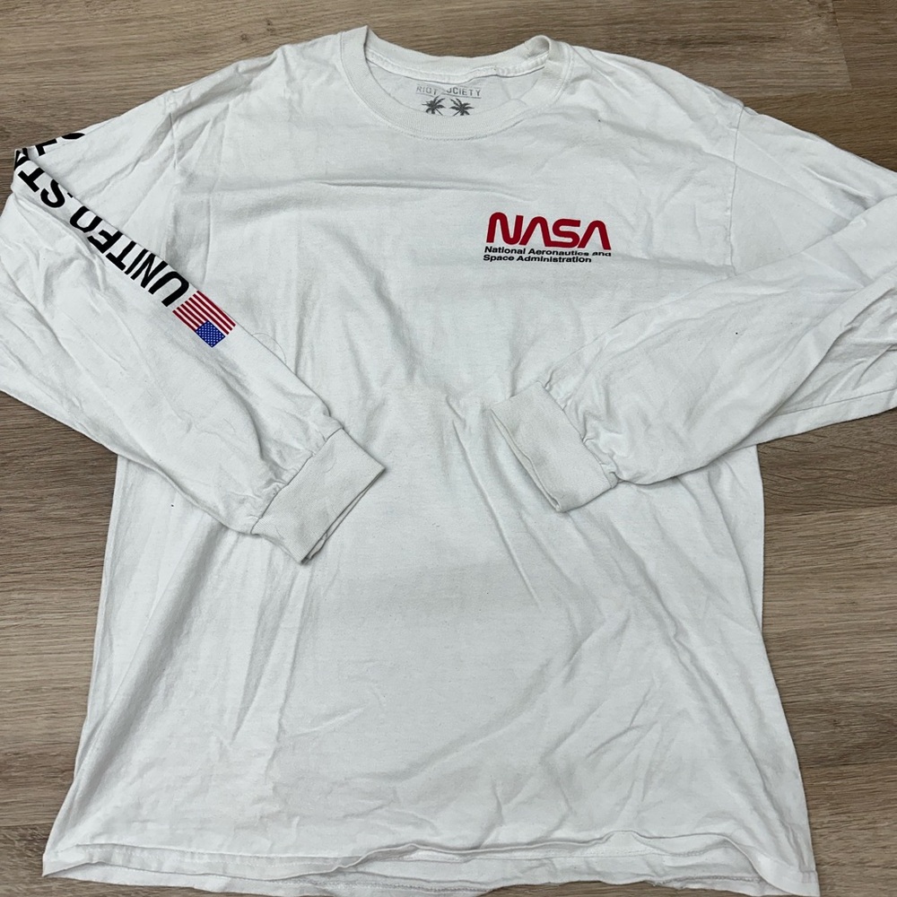 Riot society nasa men’s large long sleeve